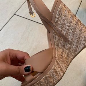 Nude wedge